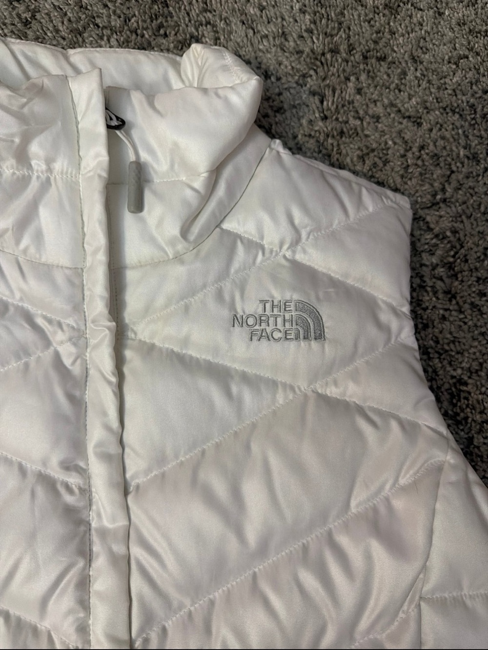 The North Face White Women's Quilted Puffer Vest - Picture 2 of 4